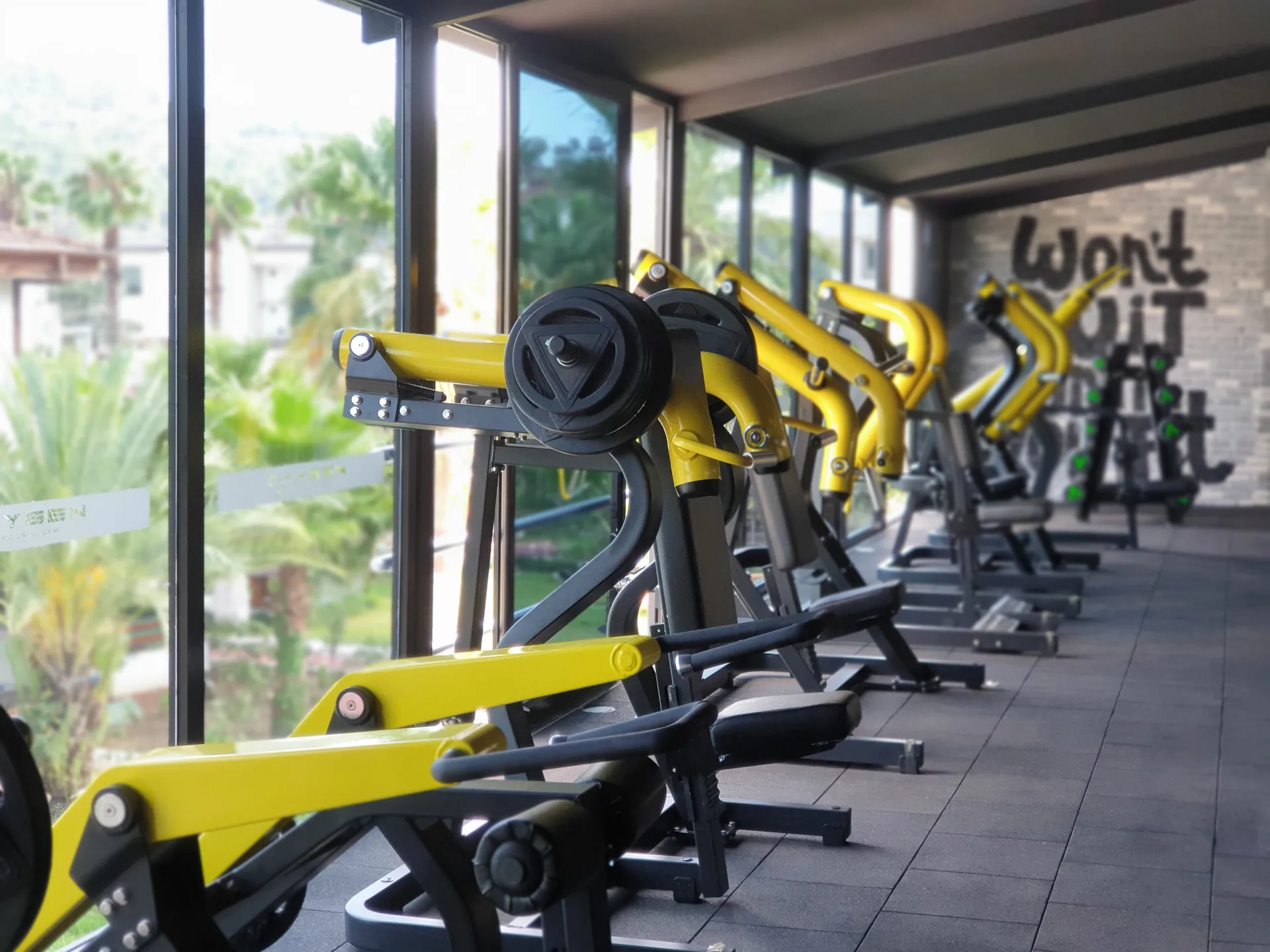 Yellow strength machines by the windows (Archive photo, 2021)